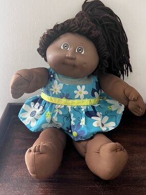 1982 Black African American Cabbage Patch Doll Yarn Hair Blue Floral Dress